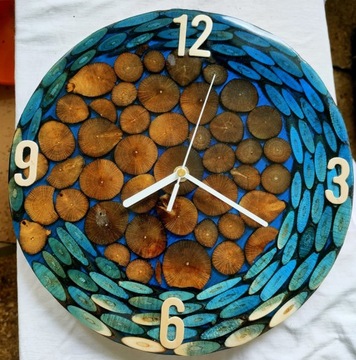 Zegar 29cm z plastrów drewna i żywicy. RĘKODZIEŁO.