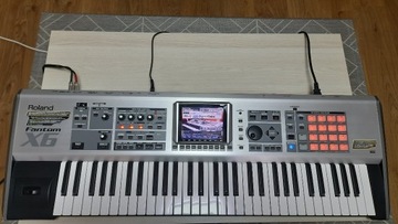 Roland Fantom X6 + sztywny futerał + karta pamięci