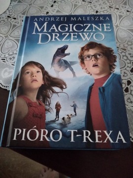 Magiczne drzewo Pióro T Rexa