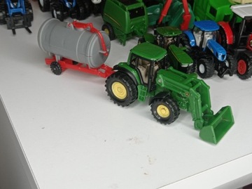 Traktor siku zielony 