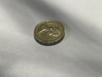 1 pound 1983 upside down (1 funt 1983 destrukt)