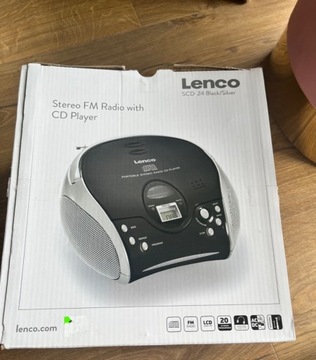 Lenco Stereo FM Radio with CD Player 