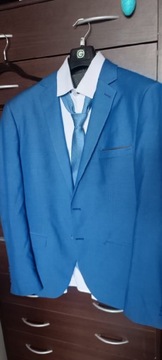 Garnitur niebieski stan idealny+ koszula i krawat 