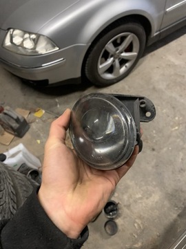 Lampa przeciwmgielna lewa vw Passat b6