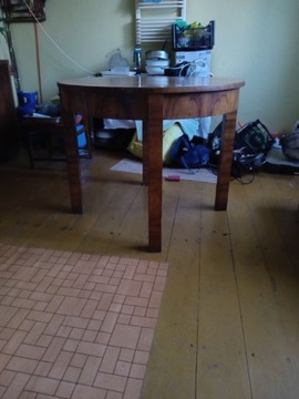 Stół oraz komoda po babci cena po 200 zł za sztukę