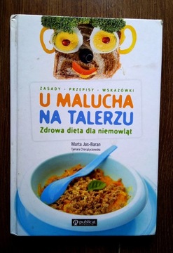 U malucha na talerzu.Zdrowa dieta dla niemowląt.