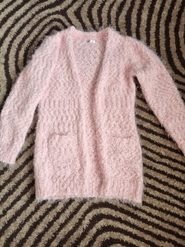 Sweterek narzutka dla dziewczynki w rozmiarze 128