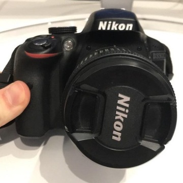 Nikon D3300 z dwoma obiektywami