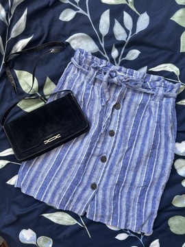 Lniana niebieska spódnica w paski, z guzikami i kieszeniami, z paskiem