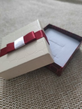 Nowe pudełeczko na biżuterię z kokardką 