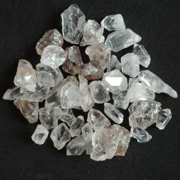 Kryształ górski surowy - bryłki i szpice - 570 g