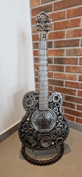 Gitara - rzeźba współczesna z części mechanicznych