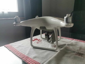 Dron DJI Phantom 4 - Uszkodzona Stabilizacja 