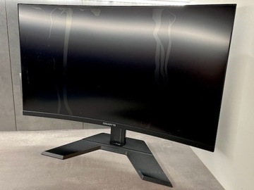 Monitor Gigabyte 31,5 G32QC - pęknięta matryca