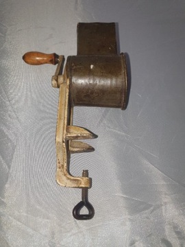 Maszynka do mielenia orzechów  lata 1900-1945