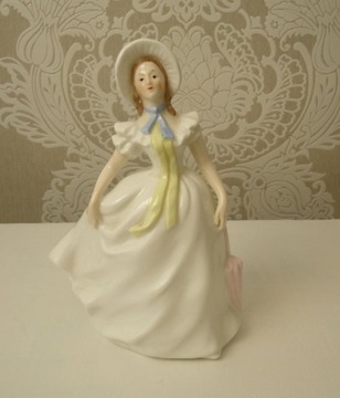 Piękna figurka dama porcelana sygnowana
