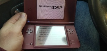 Konsola Nintendo DS i XL .