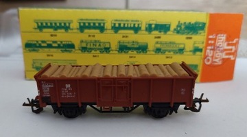 Wagon towarowy z drewnem  1:120 TT art. 4244