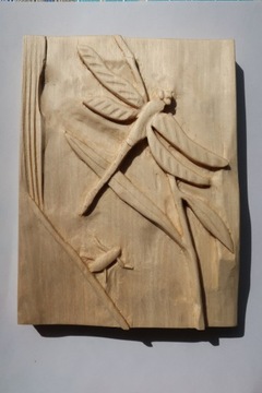 Drewniana płaskorzeźba „Lot ważki” 