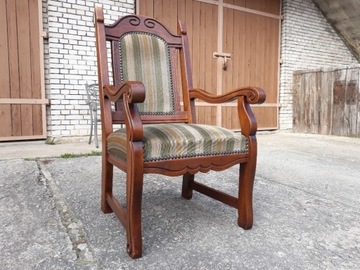 Fotel drewniany dębowy podłokietniki tapicerowany