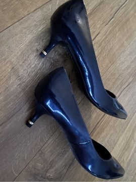 Buty damskie na małej szpilce Reserved rozmiar 37