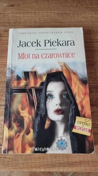 "Młot na czarownice" Jacek Piekara