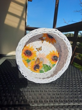Koszyk z wikliny ze słonecznikam,pomysł na prezent