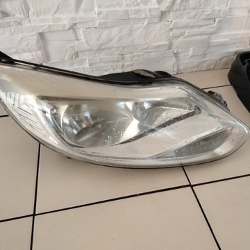 Lampa ford fokus MK3 2011 prawa