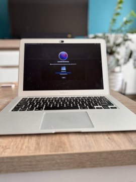 MacBook Air 13” 107 cykli baterii 