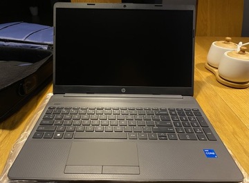 Laptop HP + myszka i torba gratis