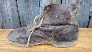  Stary, ponad 100 letni but z drewnianą podeszwą