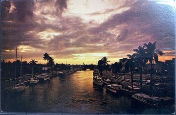 Pocztówka Zachód Słońca Rzeka Łodzie Auta Floryda USA 