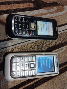 2x Nokia 6161 włącza się 