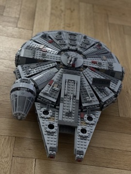 LEGO Star Wars 75105 Millennium Falcon