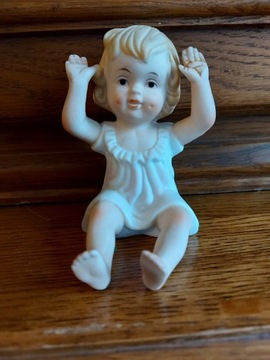 Porcelanowa figurka dziewczynka 