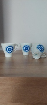 Zestaw trzech porcelanowych filiżanek do espresso