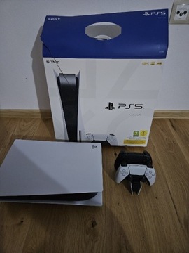 Playstation 5 825gb  z napędem + 2 pady 