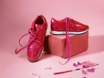 Czerwone buty damskie, adidasy