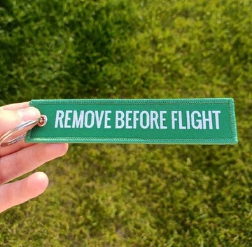 HAFTOWANY BRELOK REMOVE BEFORE FLIGHT (ZIELONY)