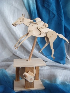 Koń z dżokejem figurka ruchoma na prezent model