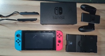 Konsola Nintendo Switch z akcesoriami +  gry