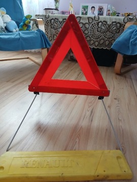 Pojazd awaryjny awaria znak ostrzegawczy trójkąt 