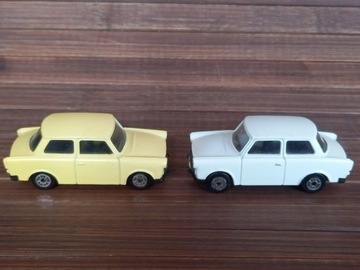 Dwa modele samochodów trabant  