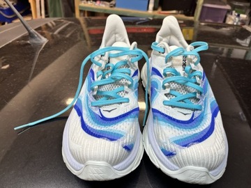 Hoka One One Clifton Clifton Edge Buty raz ubrane 