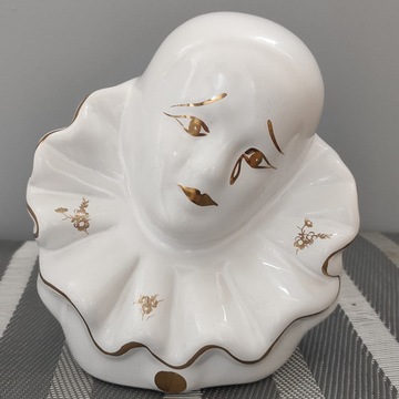 Figurka porcelanowa postać płacząca