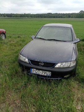 Opel Vectra 1.8 drzwi klapa maska zderzak lampy 