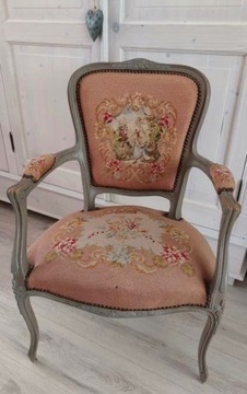 Piękny antyczny fotel