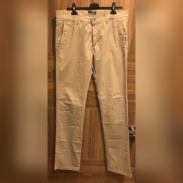 Męskie spodnie beżowe rozmiar L
