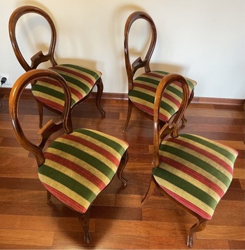4 krzesła z tapicerowanym siedziskiem