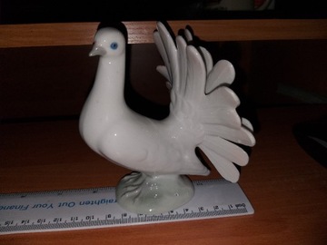 Porcelanowy gołąb, figurka gołębia, sygnowana, GDR